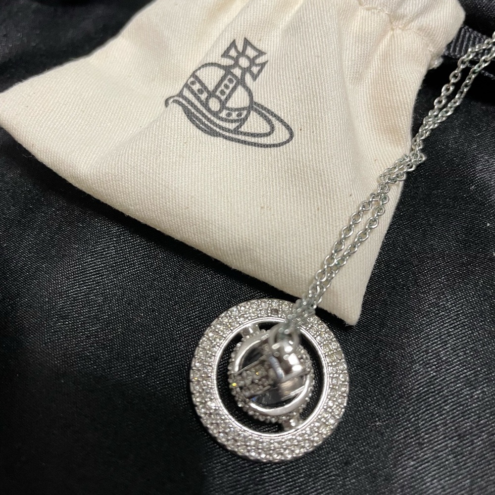 Elegant Silver Pendant Necklace
